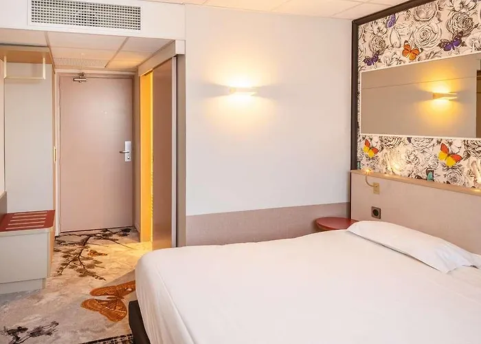 Brit La Beaujoire - L'amandine Hotel