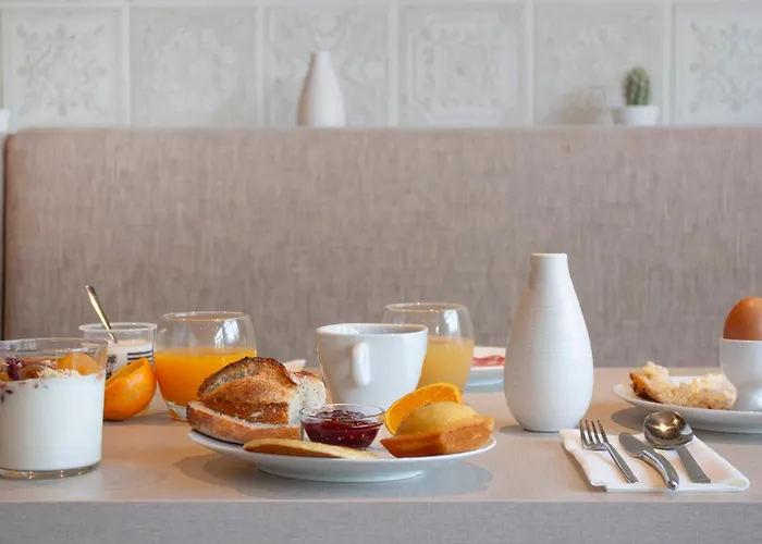 Brit La Beaujoire - L'amandine Hotel